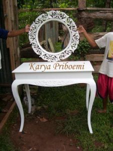 Meja Rias Duco Putih