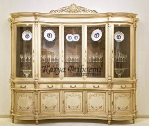 Lemari Pajangan Lengkung Klasik