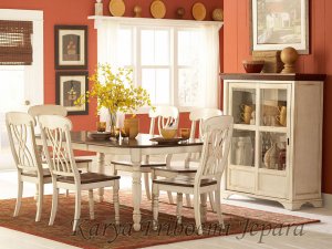 Meja Makan Putih Natural Doff